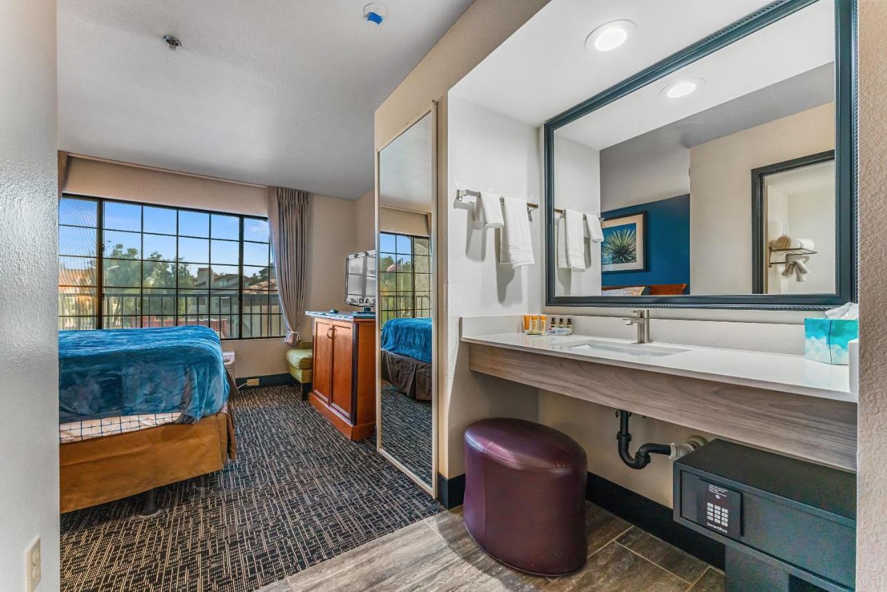 Studio Apartment *