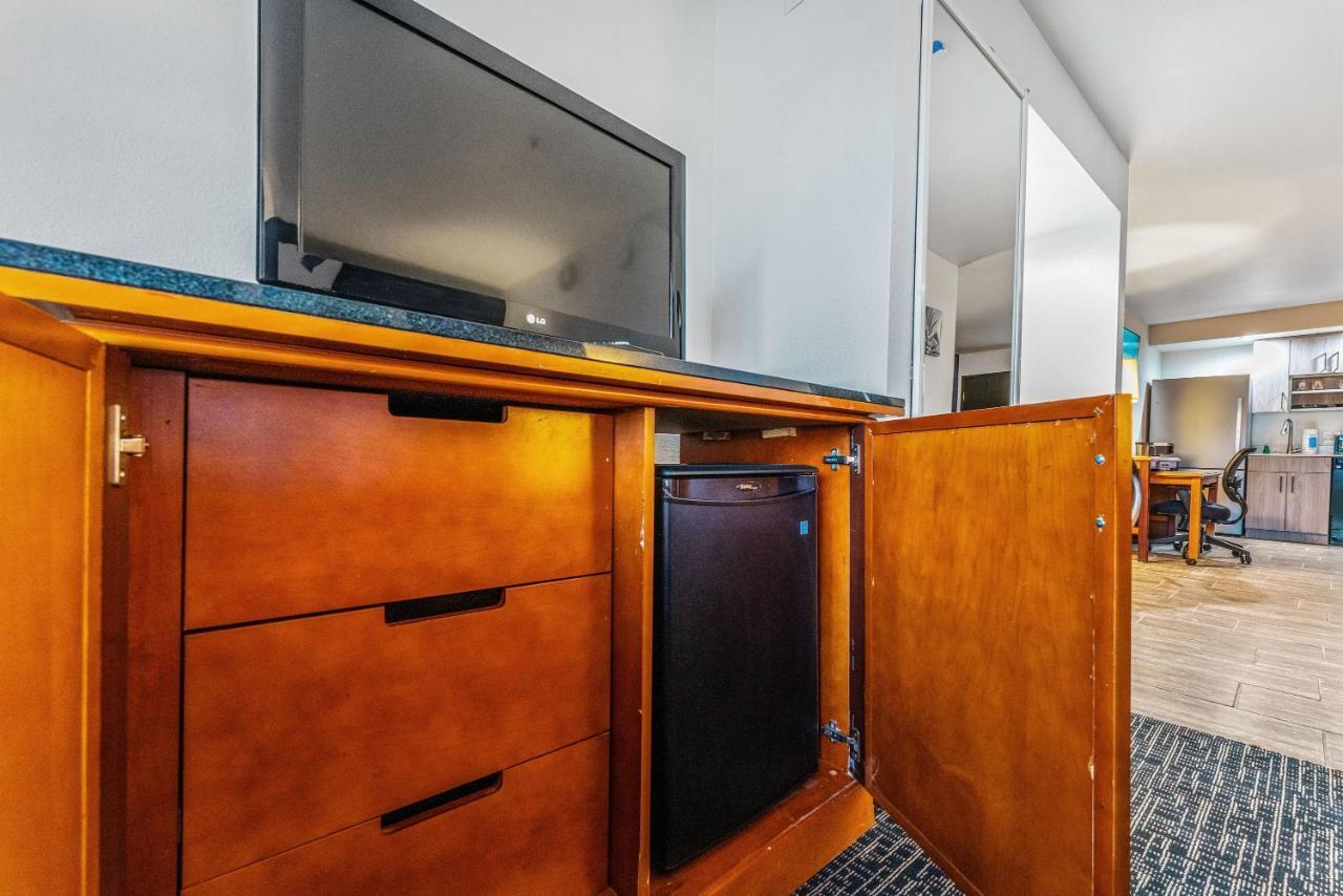 Studio Apartment *